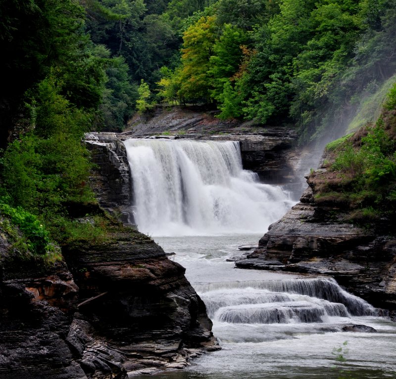 Lower_Falls_at_Letchworth_State_Park,_New_York,_USA.jpg